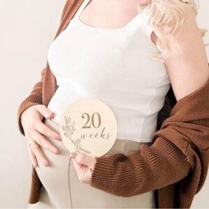 Pregnancy milestone wooden signs, weeks